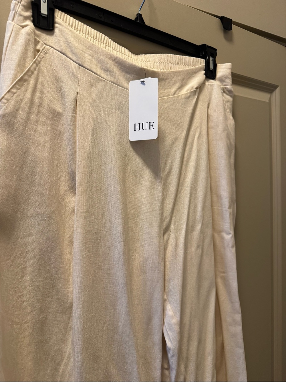 HUE Women’s Cream Relaxed Linen Pants